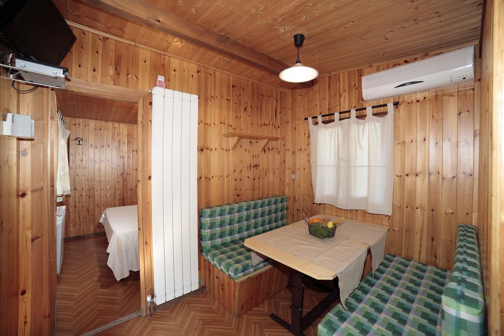 Il Frantoio Camping San Bartolomeo Al Mare Phòng bức ảnh